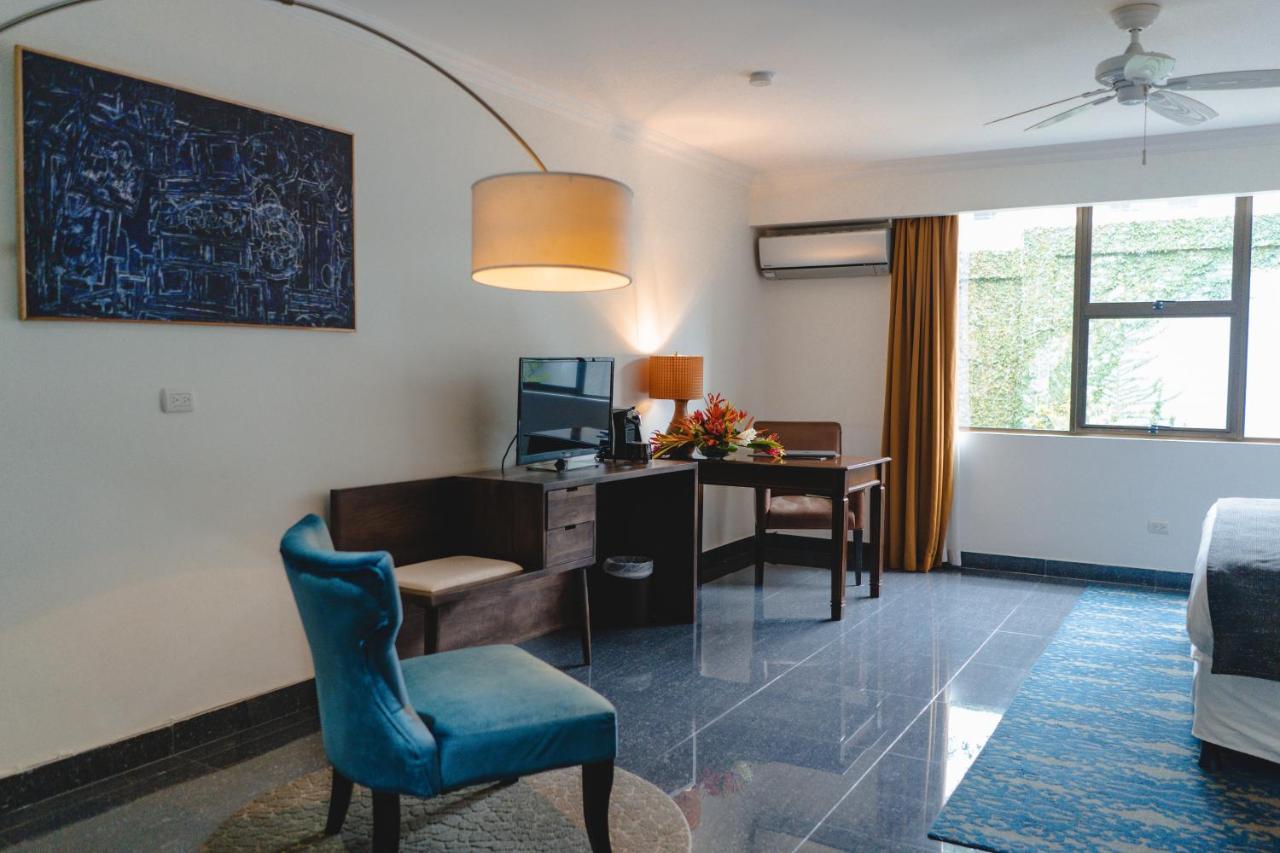 Superior King Room (no view)